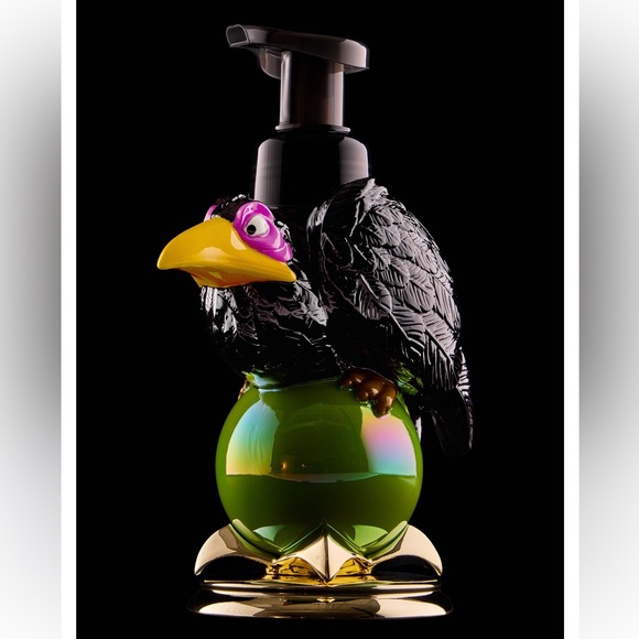 Disney x Bath & Body Works Villains Hand Soap Dispenser - Picture 2 of 4